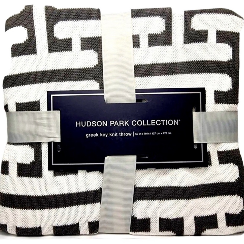Hudson Park Collection Key Knit Throw
Blanket, Charcoal🩶🩶